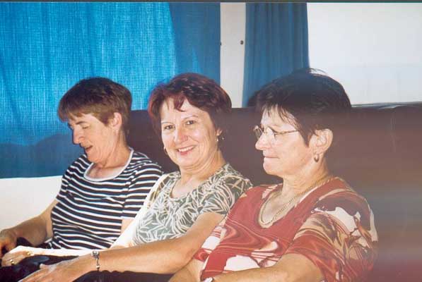 3 femmes, ou est la quatrieme?